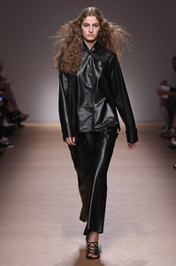 salvatore-ferragamo-rtw-spring-2019-milan-fashion-week-ffw-057(1).thumb.jpg.5583e4d4b5e93859bc30a6baee6e6f54.jpg