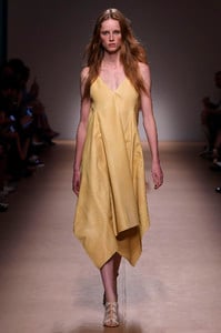 salvatore-ferragamo-rtw-spring-2019-milan-fashion-week-ffw-063(1).thumb.jpg.7ce01d183f9c6d99c0d17f4eda8d5dc7.jpg