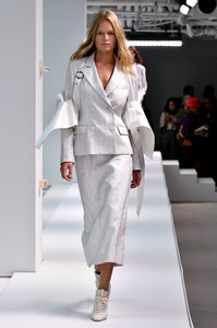 sies-marjan-rtw-s19-01(1).thumb.jpg.6aeb04818570eeda6cce818ddd0424b5.jpg