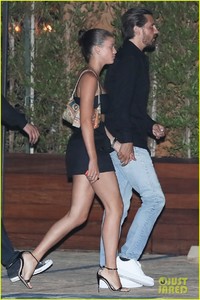 sofia-richie-scott-disick-have-double-date-night-04.thumb.jpg.6930d74b2deb2342c00ca587f10519ce.jpg