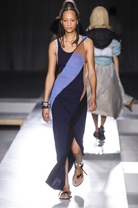 sportmax-rs19-0401.thumb.jpg.bbed2b0c6f14710c922f1fa183874599.jpg