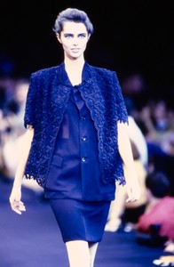 stewart-1991ss-COMME-DES-GARCONS-SPRING-1991-RTW-46-HEATHER-STEWART-WHYTE-CN10044682.thumb.jpg.f8d501d61e69ef427217ae8021aa50d6.jpg