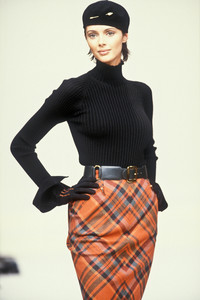 stewart-1993xfw-hermes-fw-1993-4.jpg.d8b72b26d927551d1cf06eacb5c2f05b.thumb.jpg.e397c56c65a0bcc51f568d69488b6a0b.jpg