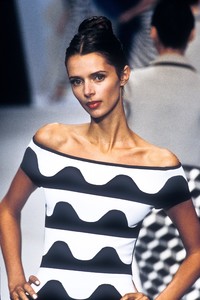 stewart-1997ss-herve-leger-ss-1997-2.jpg.6e50bd128a77b22398bdd54ff3881ea2.thumb.jpg.fcb5c27a5595336738a63ceae60d6078.jpg