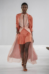 temperley-rtw-spring-2019-london-fashion-week-518(1).thumb.jpg.b1a9fd8a76b34bcaf4db8b8742c3b81d.jpg