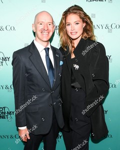 tiffany-and-co-save-the-wild-dinner-new-york-usa-shutterstock-editorial-9877539aa.thumb.jpg.5208db9e36b474d02455e88741d71adf.jpg