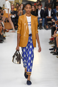 tods-rtw-spring-2019-milan-fashion-week-ffw-014(1).thumb.jpg.3eea72e3245eec4d5055ebdd294caeb8.jpg