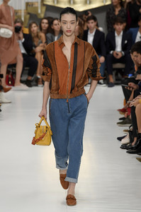 tods-rtw-spring-2019-milan-fashion-week-ffw-033(1).thumb.jpg.71b8bc5ee17a09ec7f91c72cf810f9ab.jpg