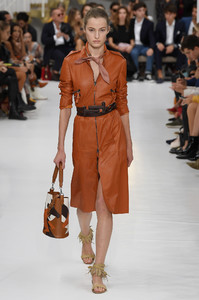 tods-rtw-spring-2019-milan-fashion-week-ffw-035(1).thumb.jpg.fd413164cfeedb352f33ebeb5eef3287.jpg