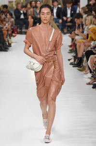 tods-rtw-spring-2019-milan-fashion-week-ffw-036(1).thumb.jpg.8b9b61d64047b139010101ee853351bd.jpg