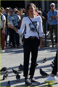 tom-holland-zendaya-pigeons-spider-man-set-13.jpg