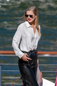 toni-garrn-out-in-paris-1.jpg