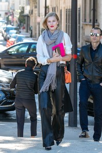 toni-garrn-out-in-paris-5.jpg