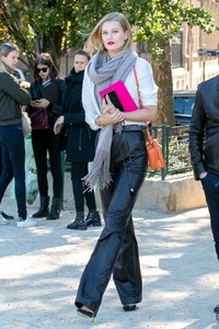 toni-garrn-out-in-paris-6.jpg