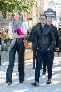 toni-garrn-out-in-paris-7.jpg