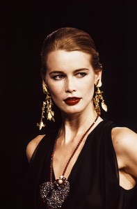 ultima-claudia-schiffer_5700b7f7_1200x1819.jpg