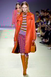 versace-spring-2019-milan-fashion-week-collection033(1).thumb.jpg.a46111d02e44122ed5950c8fc16e1a57.jpg