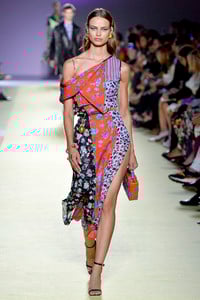versace-spring-2019-milan-fashion-week-collection048(1).thumb.jpg.ac1e6a155a8b6e8fcf125f13c6e5e200.jpg