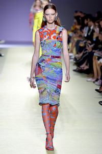 versace-spring-2019-milan-fashion-week-collection066(1).thumb.jpg.6912016835f3ca4a45c9c4fbf59c6368.jpg