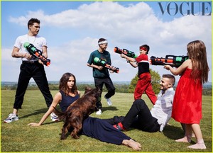 victoria-beckham-covers-british-vogue-with-her-four-kids-01.jpg