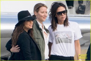 victoria-beckham-eva-longoria-jet-out-of-france-06.thumb.jpg.448938d4306fe1b4276072f52cd1166b.jpg