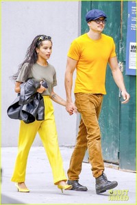 zoe-kravitz-karl-glusman-match-in-yellow-01.jpg