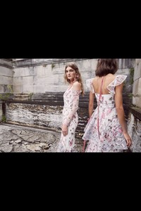 00006-marchesa-notte-collection-spring-2019-ready-to-wear.thumb.jpg.c6393b3a8dd0babbb7d042a92bc62888.jpg