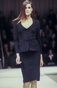 0_alberta-ferretti-fw-1995-1_html.thumb.JPEG.d27114bdca1b6489ff84dcaf82ae61e3.JPEG