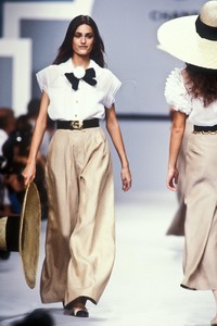 0_chanel-ss-1989-1_html.thumb.JPEG.a182d6e97677c2c5fa340028a94bac92.JPEG