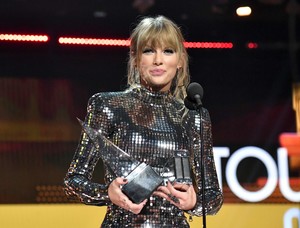        tay091018BZNimage1024.jpg