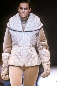 1073434751_IsseyMiyake1989WomenRTW10.thumb.jpg.a8b4264c39a1aece096a7dd05b2265ca.jpg