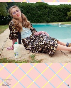 1082891718_EmilyBarbe-PleaseMagazine7.thumb.jpg.be4c1d9bbbaba66001c7d9bbb706b395.jpg