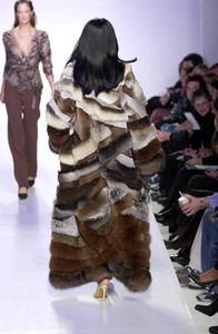1096229168_ValentinYudashkinFW2001PFW25.thumb.jpg.97dc4377a8f6356ed4969a174b72f90b.jpg