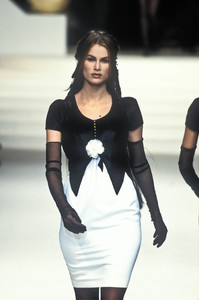 1102101333_Chanel1994HauteCouture43.thumb.jpg.df8df33dcf686d24d59a27c82170bcee.jpg