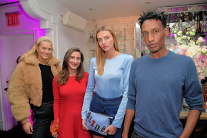 Toni+Garrn+Pickable+Celebrates+Launch+New+XGlMo_OcB13x.jpg