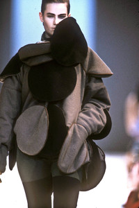 1148299980_IsseyMiyake1989WomenRTW73.thumb.jpg.1cae8d4dfc41719b36d6ad77409667e0.jpg