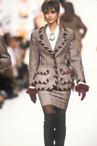 1216019062_Valentino1991WomenRTW40.thumb.jpg.b1271af4fb0ae1c235a5f36ad435cb16.jpg