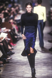 1262672056_Chloe1999WomenRTW51.thumb.jpg.55236463f76162e2ac1e2d77c40873f7.jpg