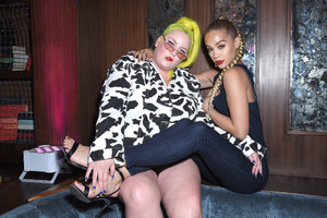 Jasmine+Sanders+Bella+Hadid+x+True+Religion+Tt-k7OTEV1Hx.jpg