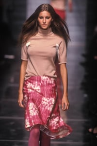 1308992550_VersusbyDonatella1999WomenRTW18.thumb.jpg.dca1fdeb068c015cce1d8f015d22f38c.jpg