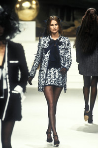 132248726_Chanel1994HauteCouture26.thumb.jpg.51479ac41ec77e2fd1a6055791e13473.jpg