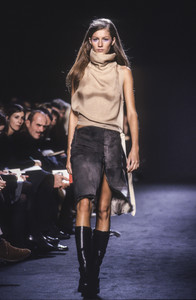 1356217280_CostumeNational1999WomenRTW16.thumb.jpg.3dd4612fd8be81d891211e2ffd2ed2a3.jpg