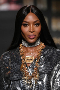 Naomi+Campbell+Moschino+x+H+Runway+Szbk1GcNt-nx.jpg