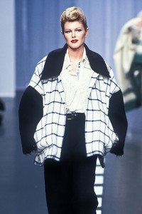 1449177086_JeanCharlesdeCastelbajac1995WomenRTW160.thumb.jpg.196230d50e1cfa39c2579f3687099e05.jpg