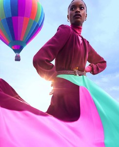 1474019278_HarpersBazaarUSNovember2018-16.thumb.jpg.31dd88505099e7ef851162ce37c4a35c.jpg