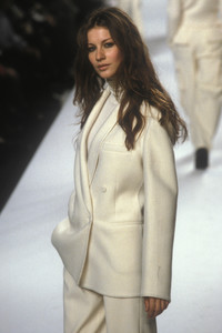 1539517722_RalphLauren1998WomenRTW49.thumb.jpg.1509e384b1f12984b7bcf612543f20ed.jpg