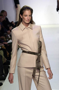 1558524897_ValentinYudashkinFW2001PFW11.thumb.jpg.ac13f2fb747529ac599357b786f794e9.jpg