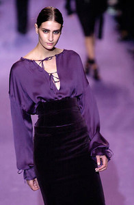 1642694517_YvesSaintLaurentFW2001PFW4.thumb.jpg.7ced2ead00736bae4f1306750f14db7d.jpg