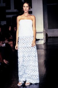 1643736534_VivienneTam1999WomenRTW97.thumb.jpg.1d60c731833469a5bc312034bc6bea4c.jpg