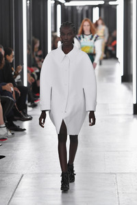 1688014818_LouisVuittonRunwayParisFashionWeekWomenswearWra5Klq_YZfx.thumb.jpg.7d6ffaaaae0f61d237e9e9bfdeaa04fa.jpg